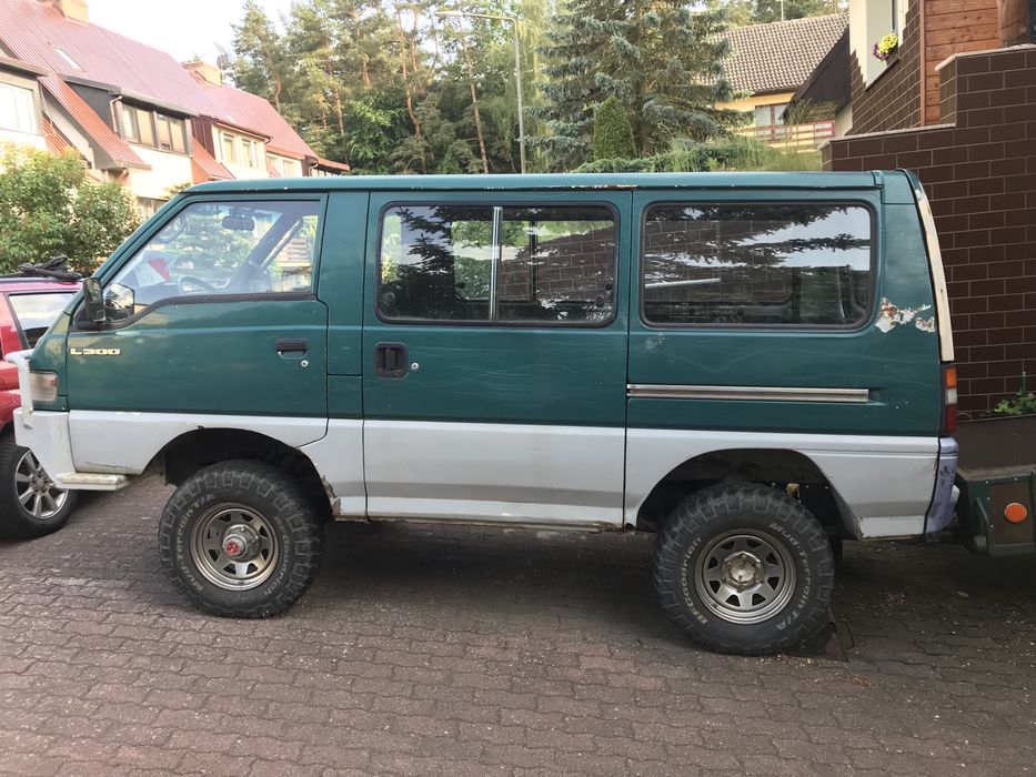 Mitsubishi L300 bus 4x4 off-road