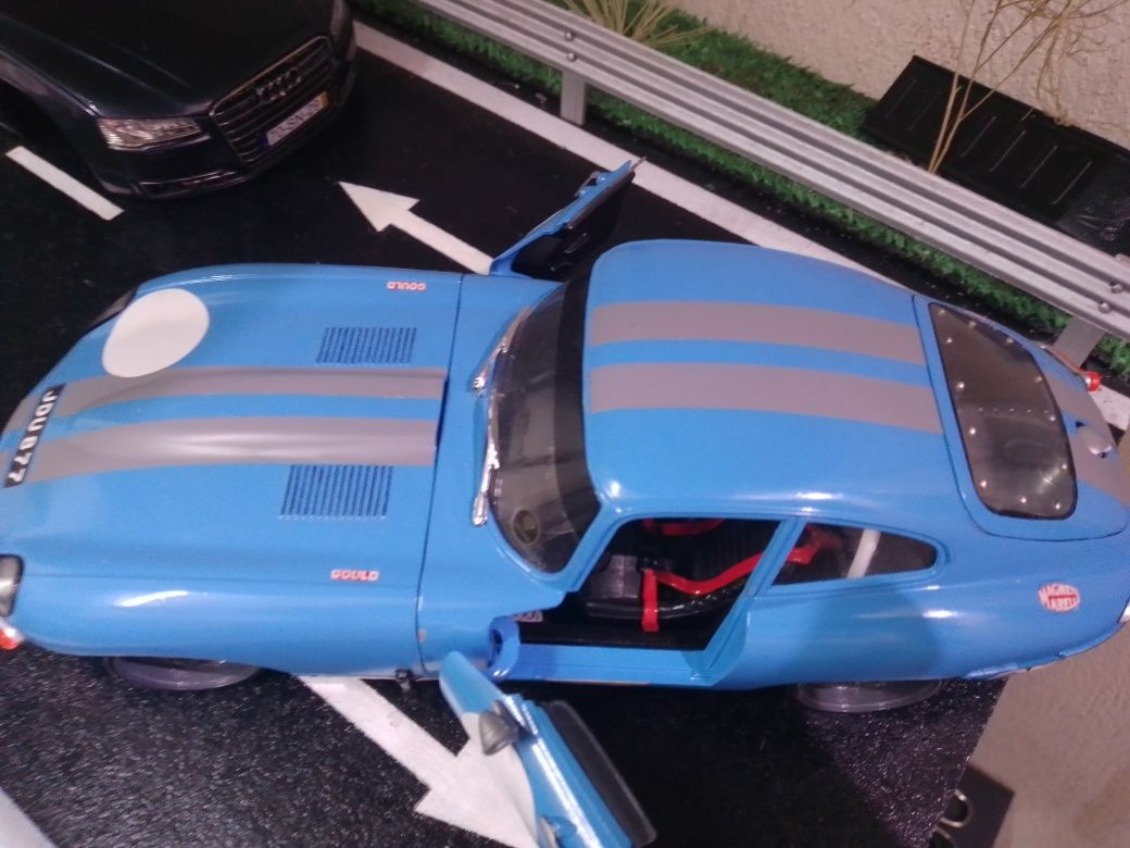 Miniatura 1/18 jaguar E