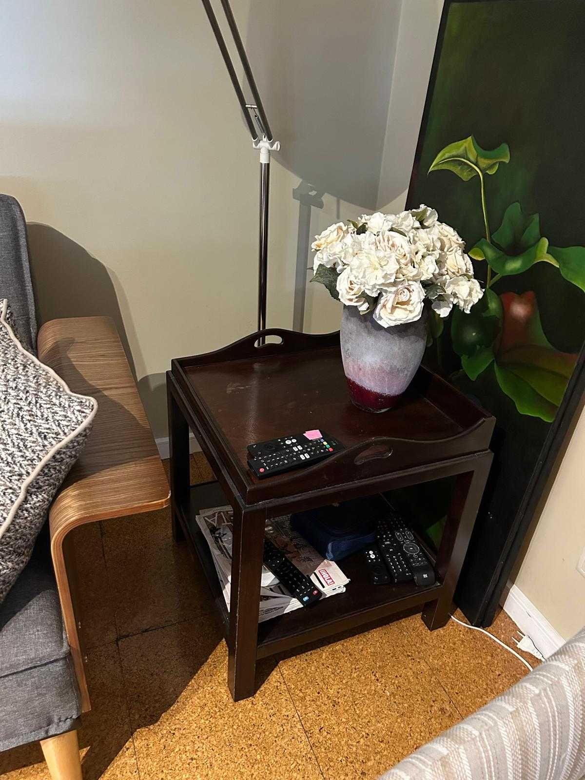 Mesa de Apoio com Tabuleiro