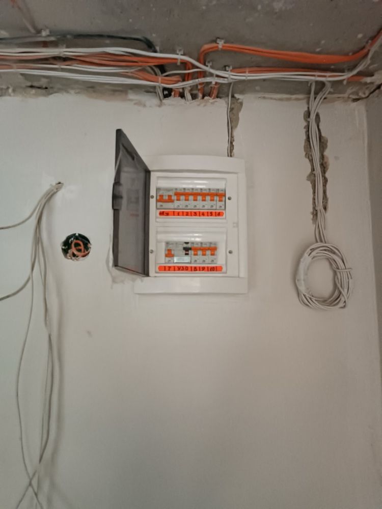 Продам 2 кв. Салтовское шоссе, 8 хлебзавод.