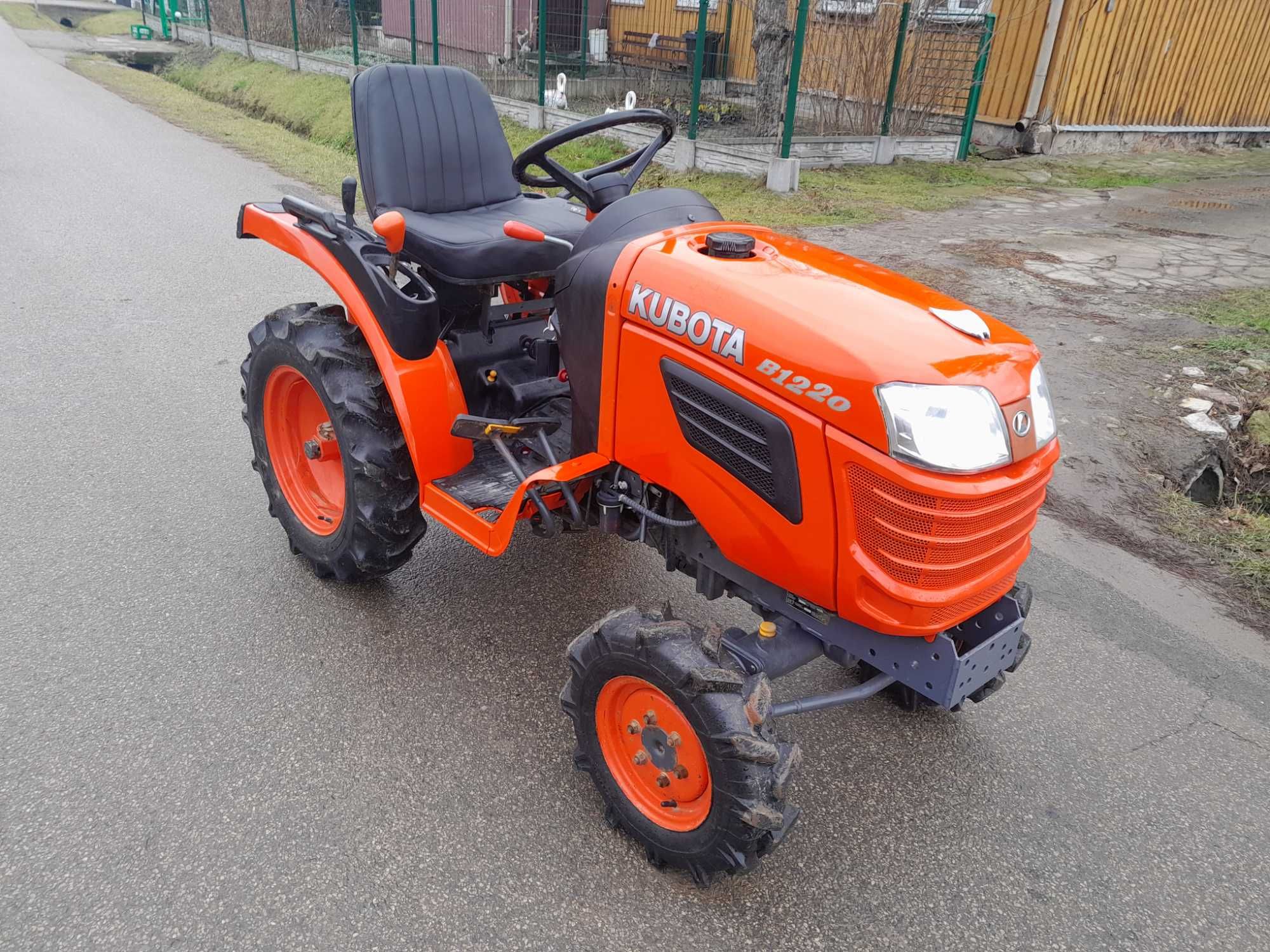 kubota 1220 mini traktorek
