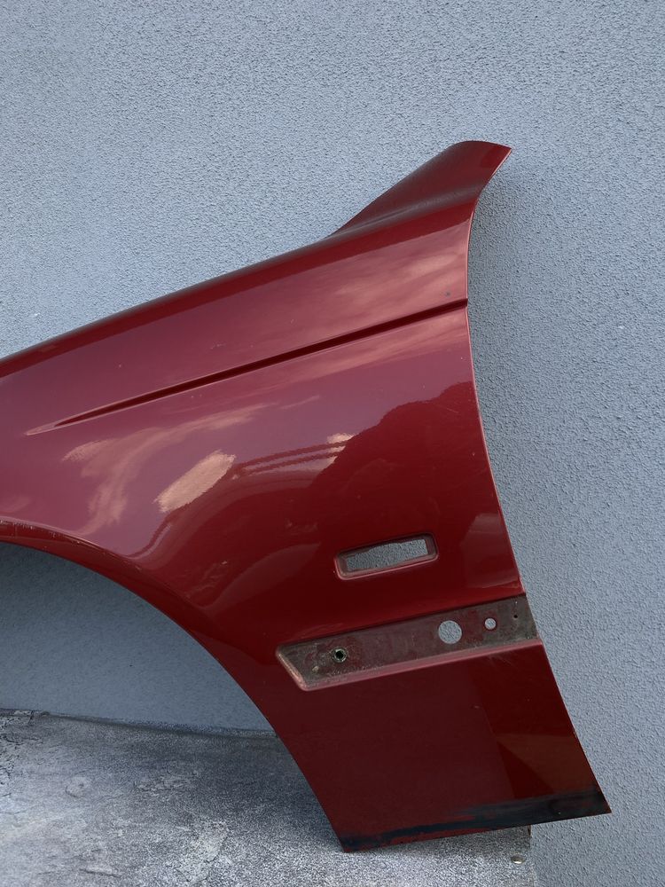 Крило BMW E39 Ліве Червоне БМВ Е39 Оригінал Водія Без шпаклівки