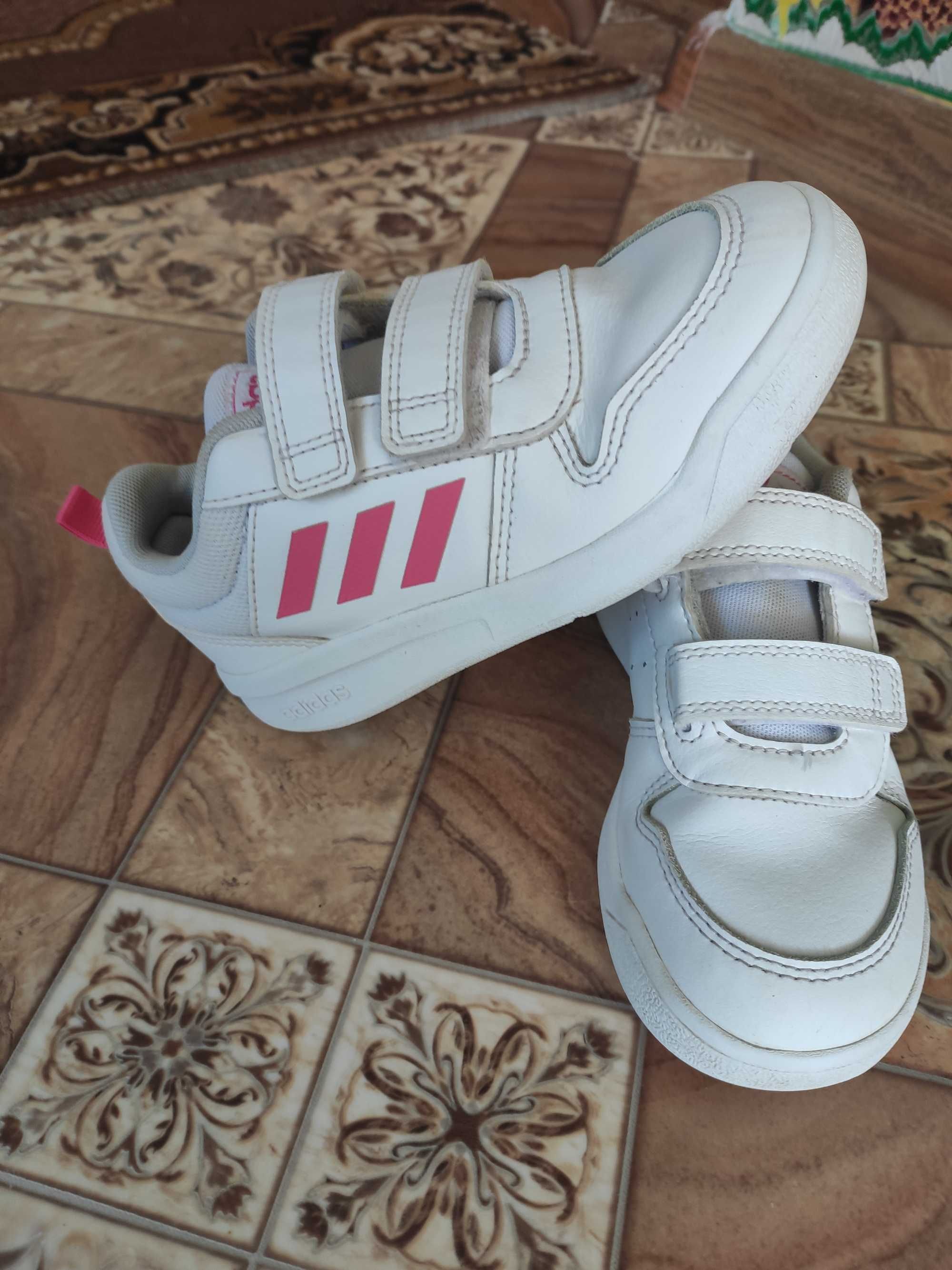 Кросівки білі Adidas