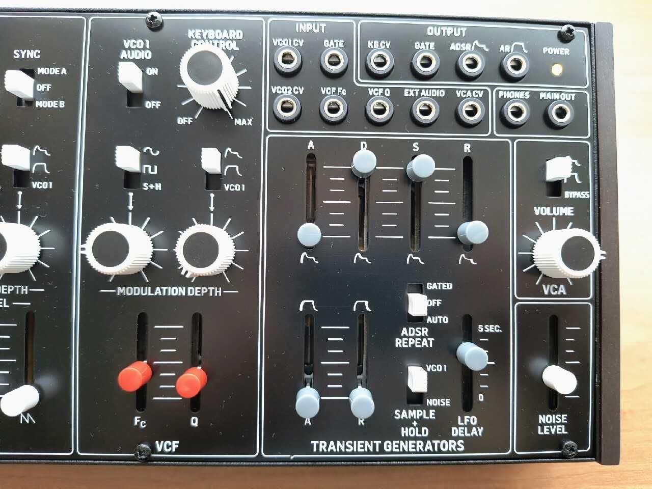 Syntezator Behringer CAT