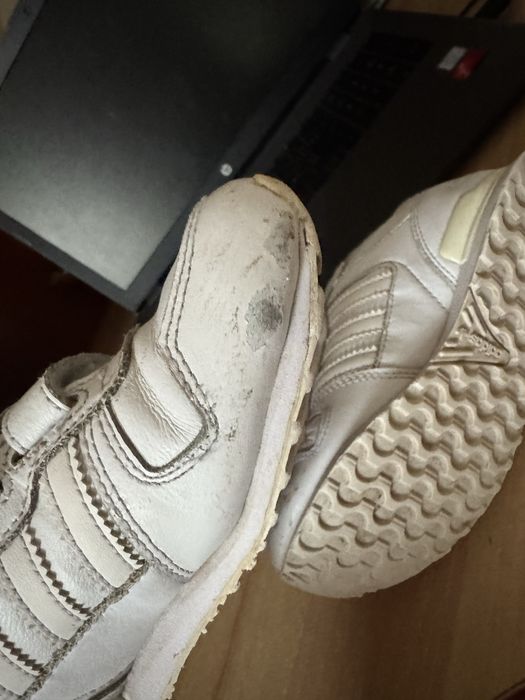 Кросівки білі  adidas