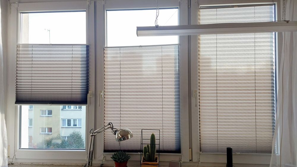 Roleta plisowana szara 67 x 150 cm, stan idealny