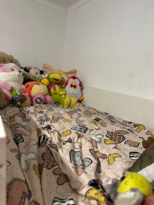 Cama alta, com secretária com 4 gavetas e roupeiro SMÅSTAD (IKEA)