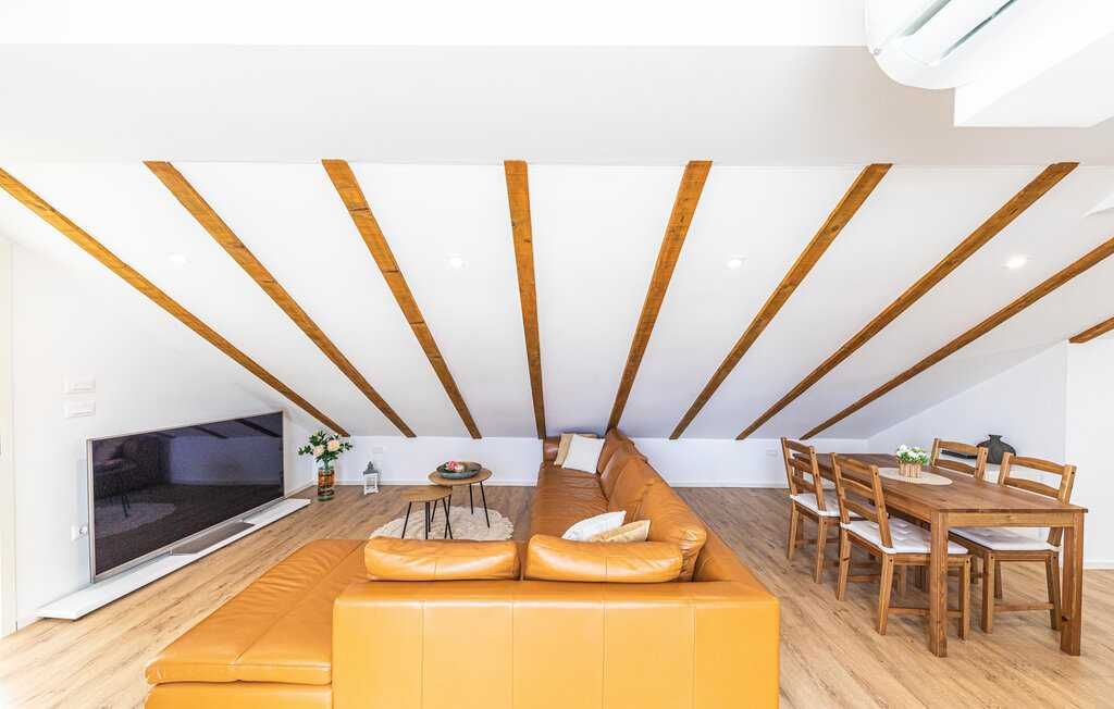 Chorwacja, wrzesień, okolice Trogir, apartament z basenem dla 5 osób