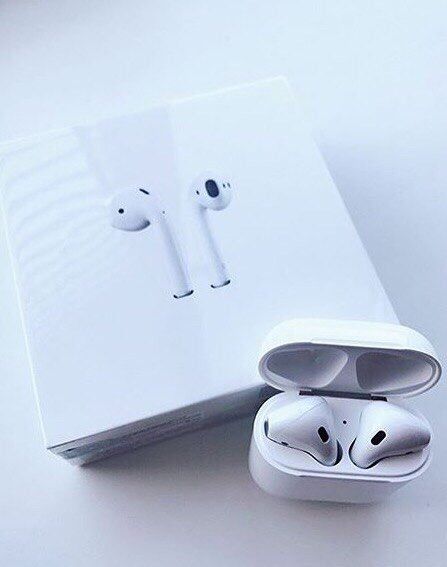 Apple/iPhone AirPods2  біля ТЦ Форум iLove Store Куліша 34