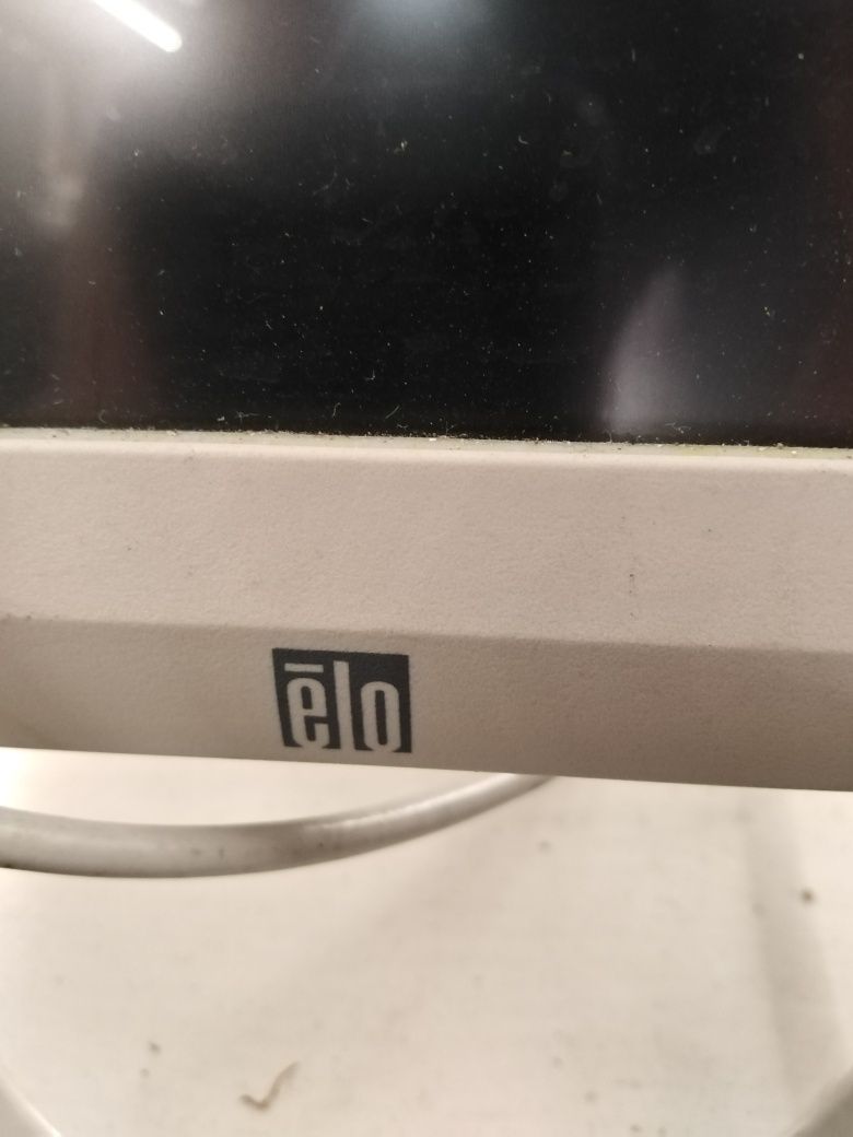 Monitor 15" com Touchscreen