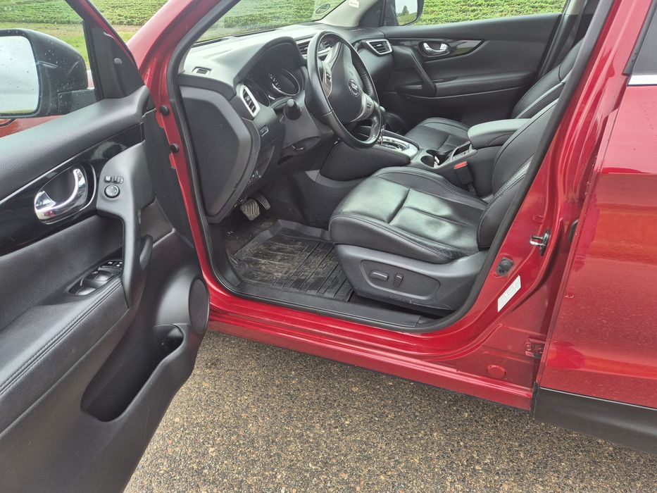 Nissan quasqai. Bogate wyposażenie Skóry. Kamery.