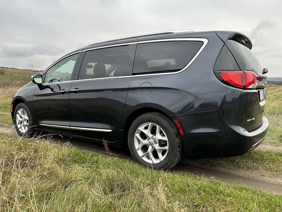 Chrysler Pacifica LIMITED - ODKURZACZ - Składane elektrycznie fotele