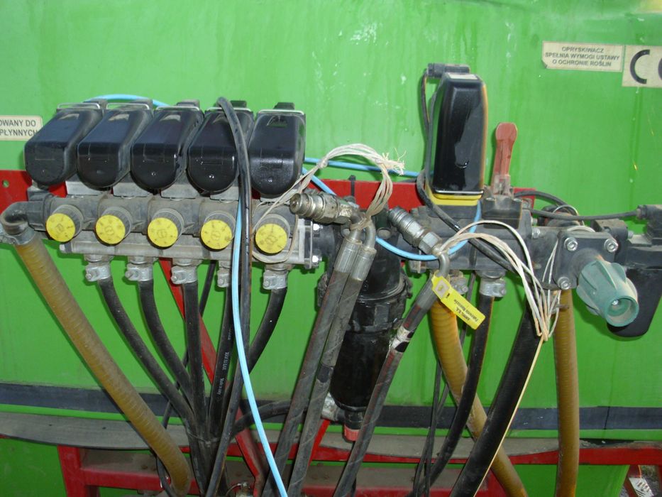Opryskiwacz 900 L ,15 m
