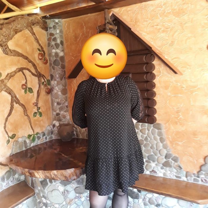 Продам нарядну елегантну сукню,з гіпюроввми вставками на рукаві