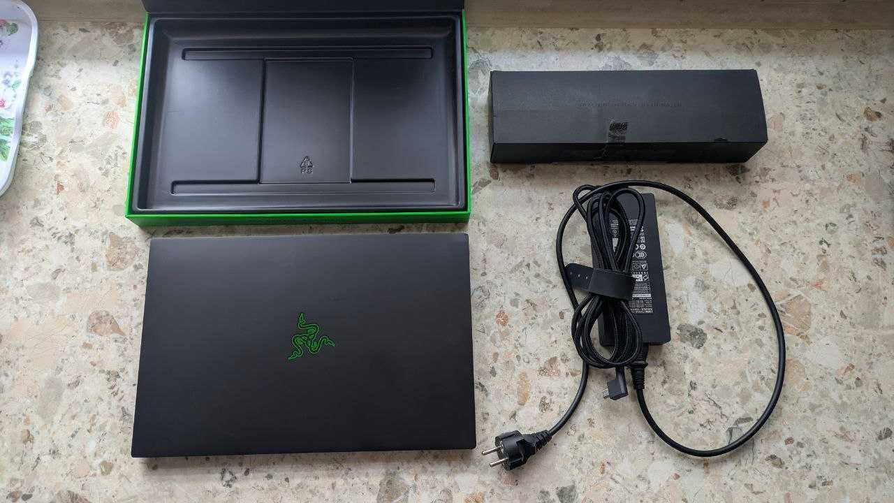 Razer Blade 15 Advanced 2018 i7-8750H GTX1070 16/500GB ноутбук