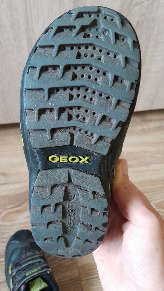 Buty chłopięce Geox rozmiar 27
