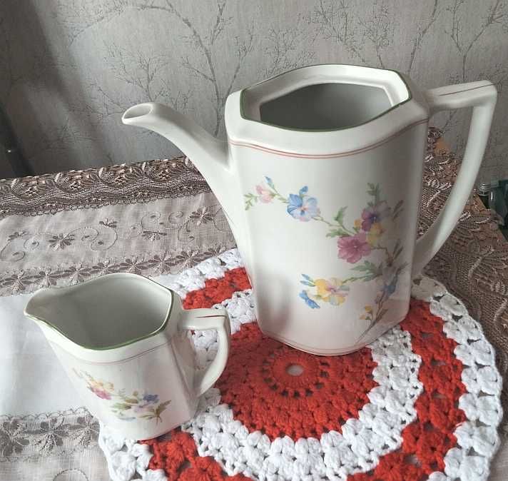 Porcelana Chodzież  dzbanek+ mlecznik serwis  Lwów , lata  20/30 -te