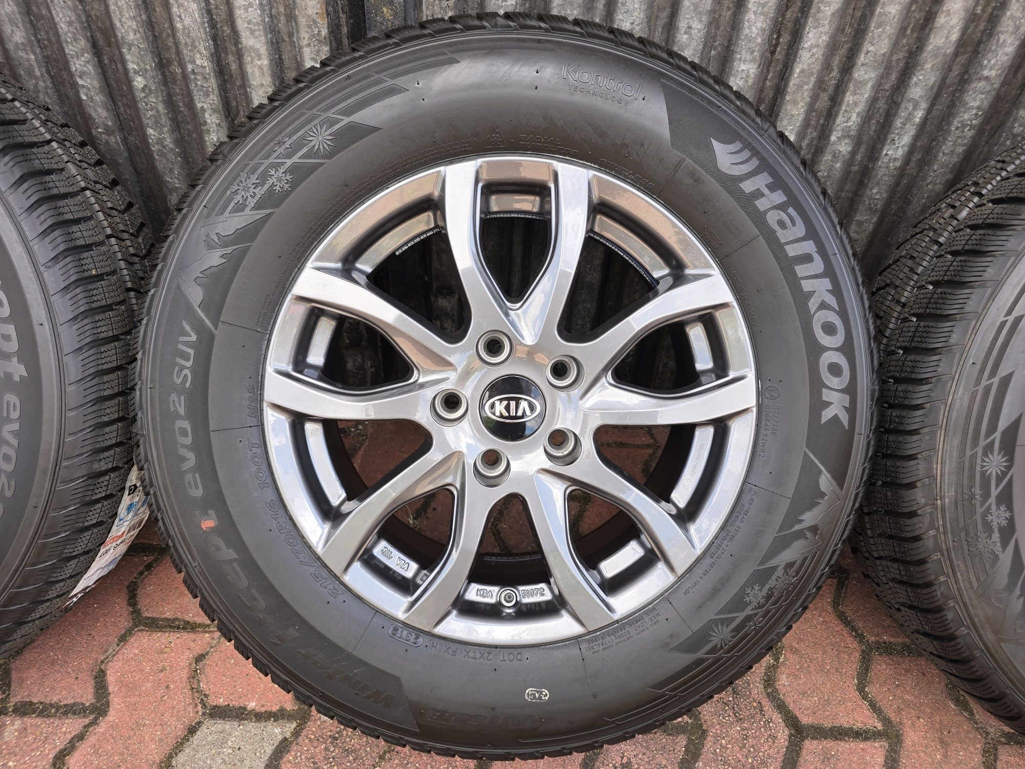 Felgi z oponami 215/70R16 Kia Sportage 5x114,3 Hyundai Tucson ix35