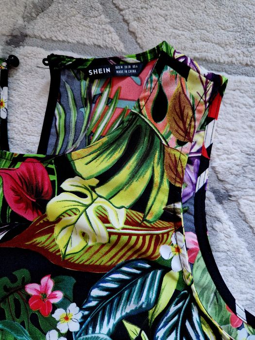 ŚLICZNA kolorowa zwiewna letnia sukienka/ kolorowe kwiaty roz M