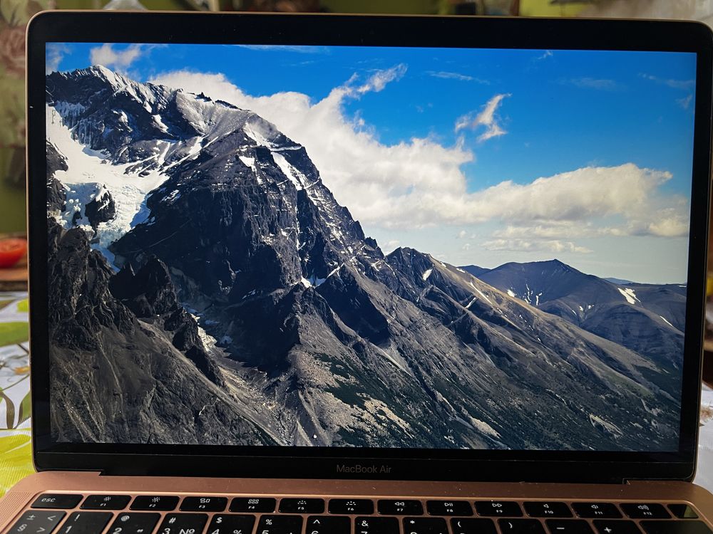 Macbook air 2018 toch id