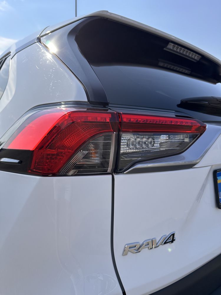 Toyota Rav4 2022 офійійна, на гарантіі