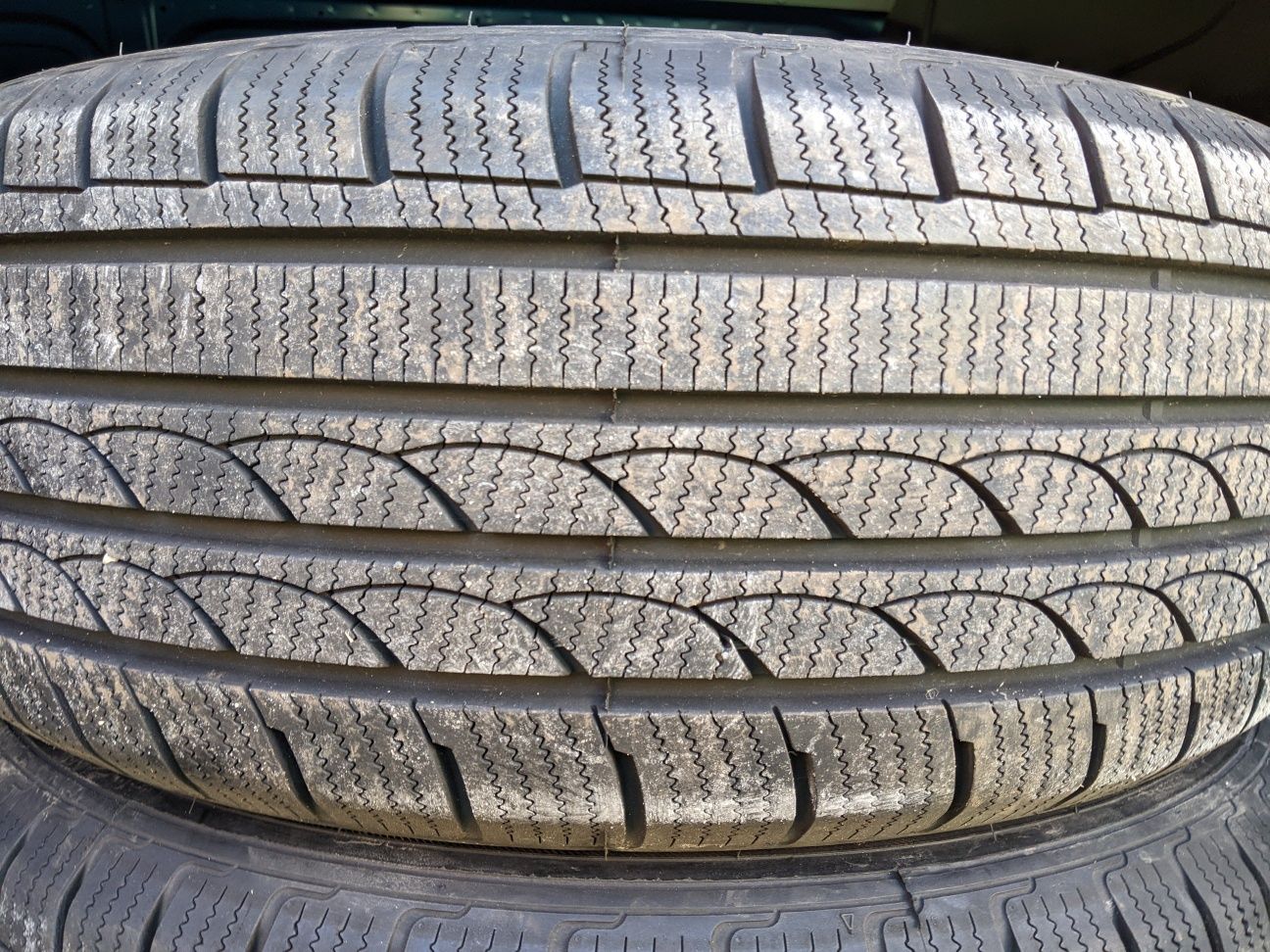 Шини 235 60 17 Michelin та Imperial протектор 90%