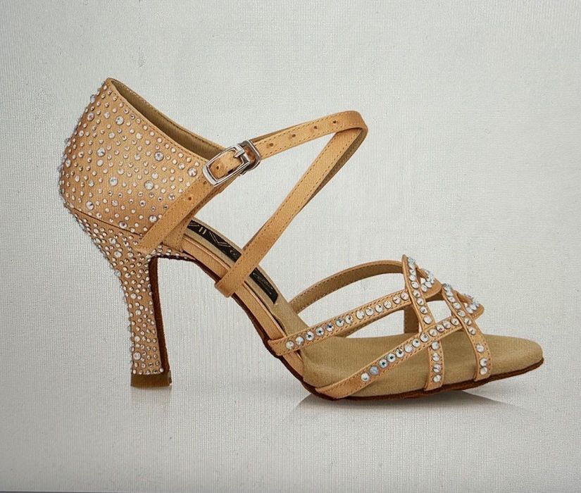 Nowe buty do tańca latynoamerykańskiego (38-39 cm, 3,5 cala)
