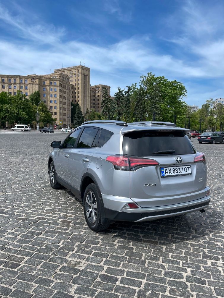 Toyota Rav 4 2017 року