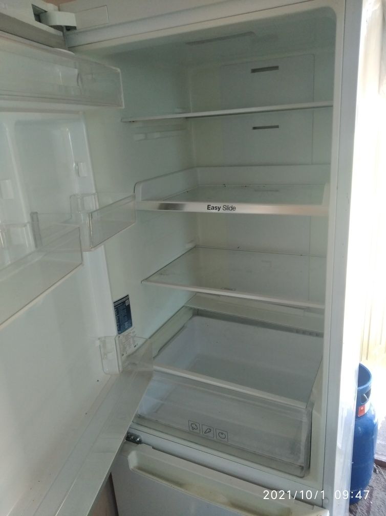 półka na drzwi balkonik butelki napoje lodówka Samsung no frost rb31
