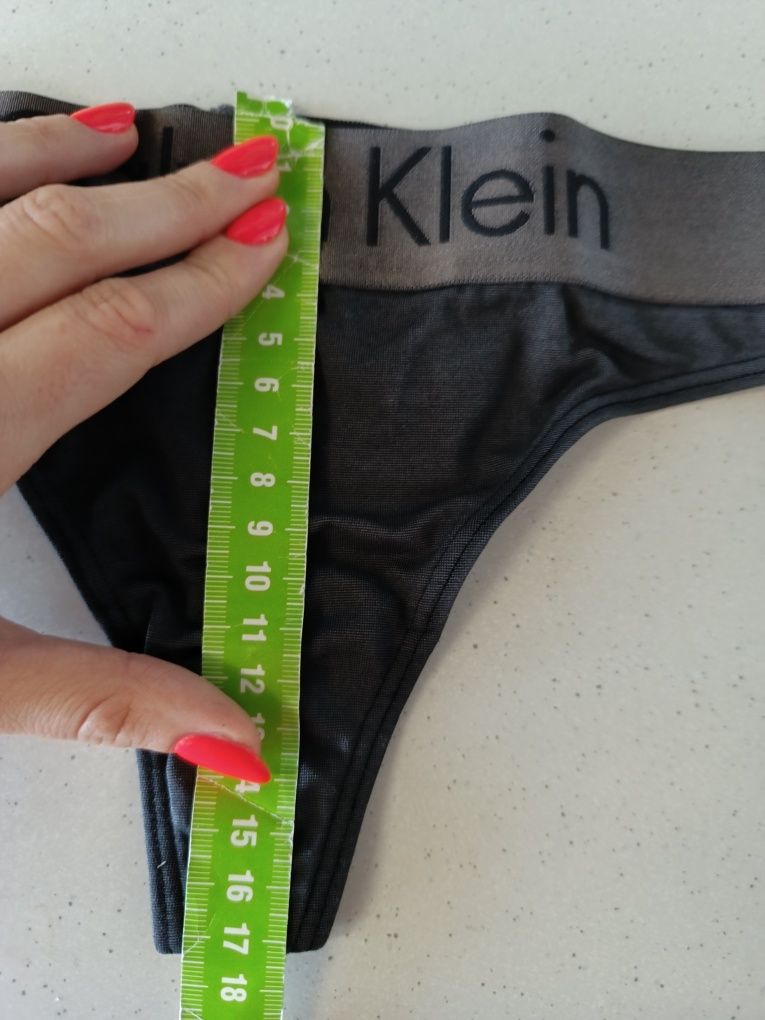 Stringi Calvin Klein rozmiar S