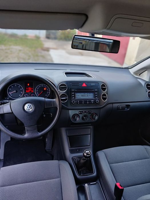 GOLF PLUS 5700$
Мотор 1,6 бензин.
Коробка механіка 6ст.
Пробіг