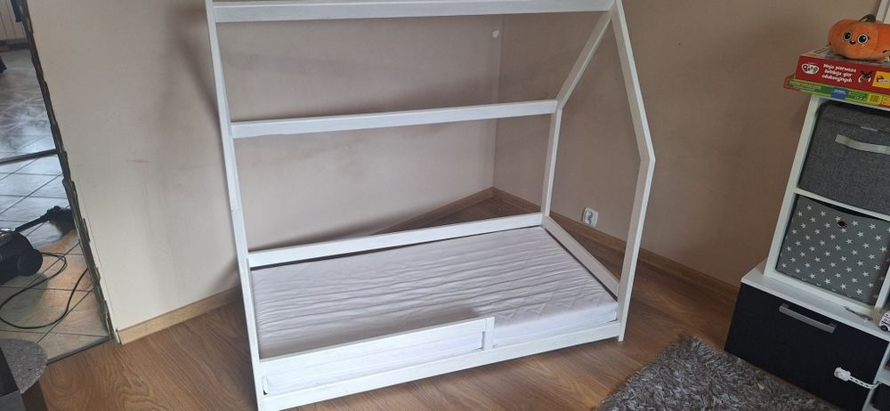 Łóżko domek białe