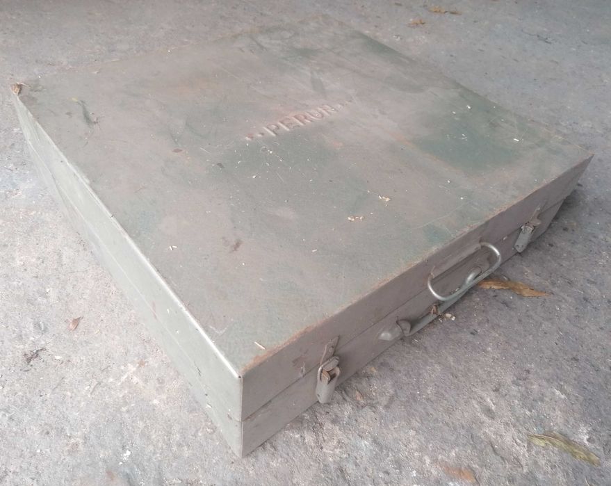 Skrzynka narzędziowa PERUN stara zabytkowa PRL antyk