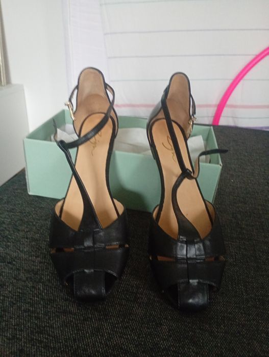 Damskie sandały firmy Zign  rozmiar 42