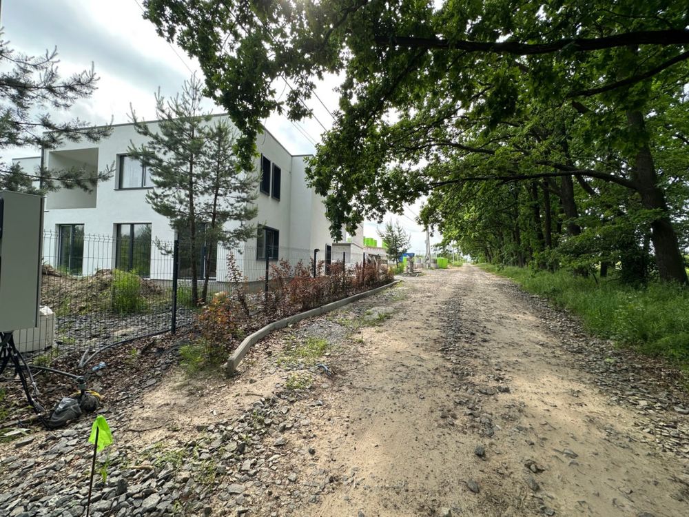 Продам 40 соток Тарасовка новое под застройку дома