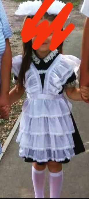 Шкільна форма для першокласниці