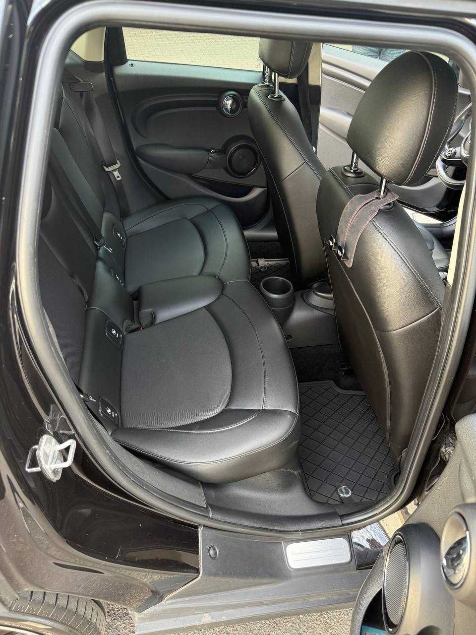 Стильний та Динамічний Mini Cooper F55 1.5 Twin Turbo (136 к.с.)