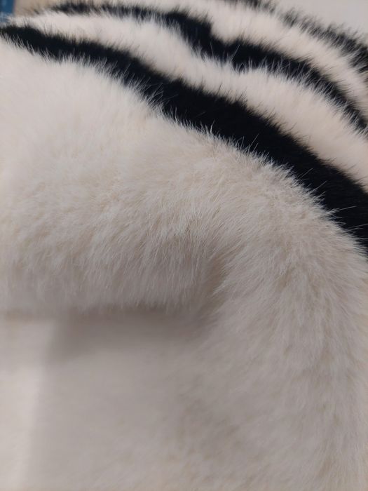 Нова біла шуба з лампасами,хутро під норку,на дубляжі.