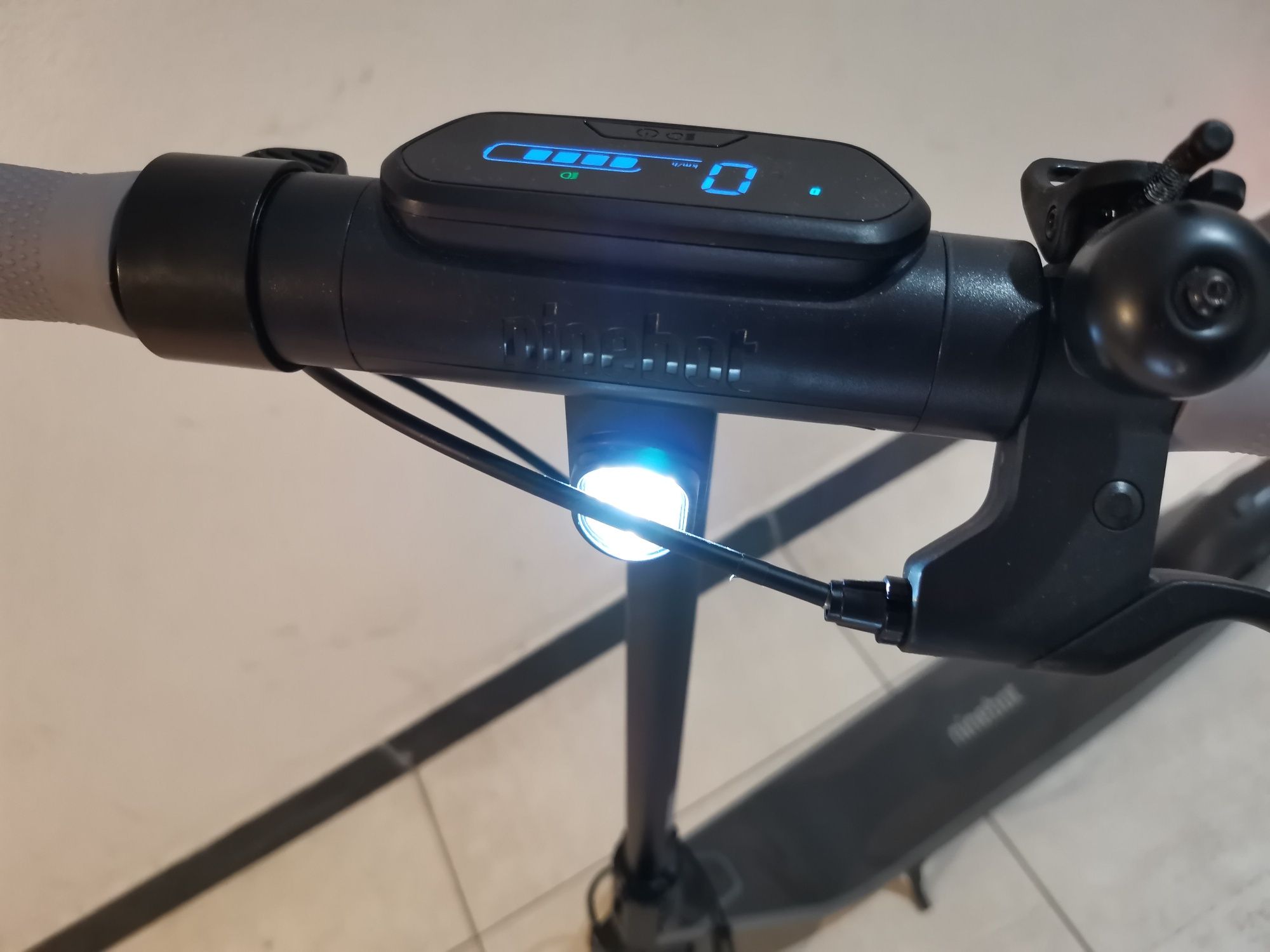 Електросамокат Segway Ninebot E2 E Black Электросамокат пробег 300 км.
