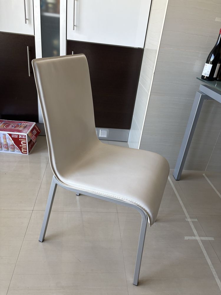 Mesa de vidro e ferro + 4 cadeiras