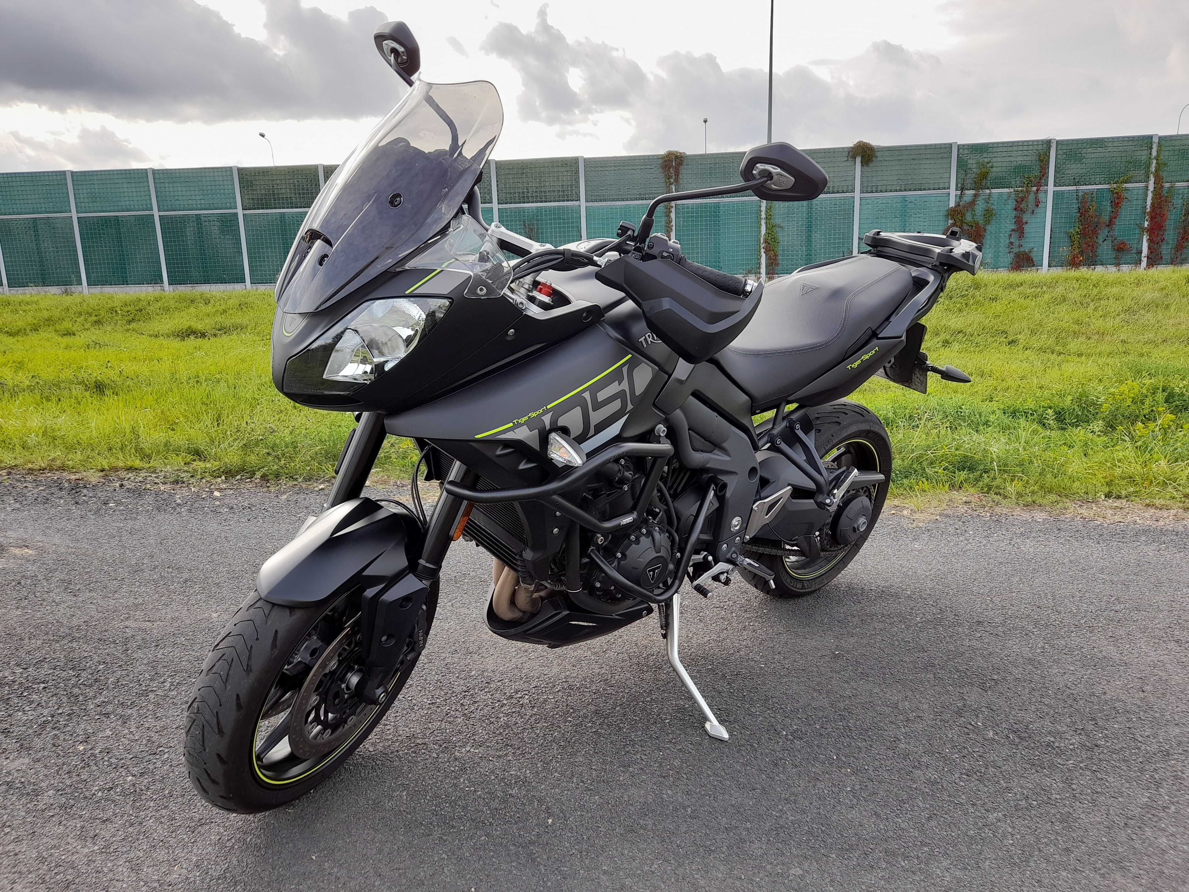 Triumph tiger sport 1050 salon pl