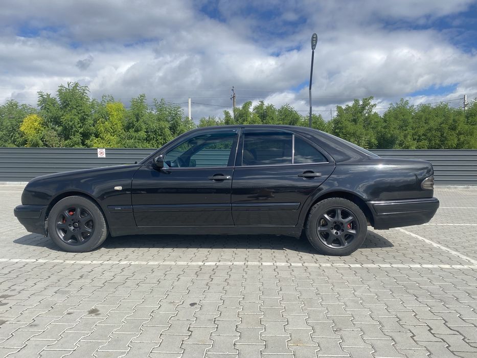 Mercedes-benz E200/ продам лупатого