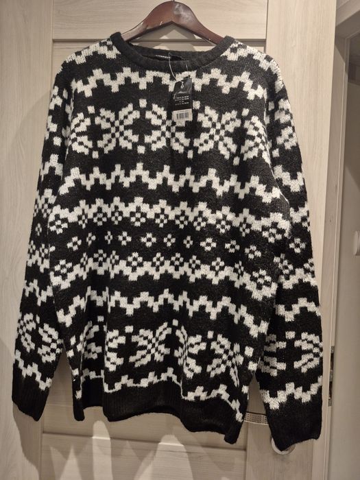 Sweter świąteczny męski z miękkiej dzianiny.