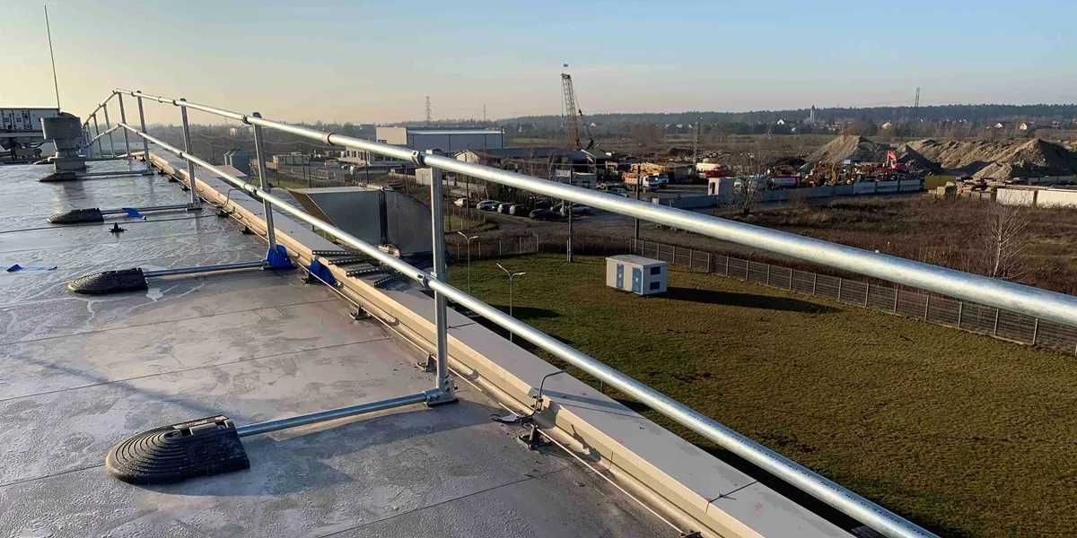 Barierka, balustrada dachowa Kee Guard, samonośna, certyfikowana, 56 m