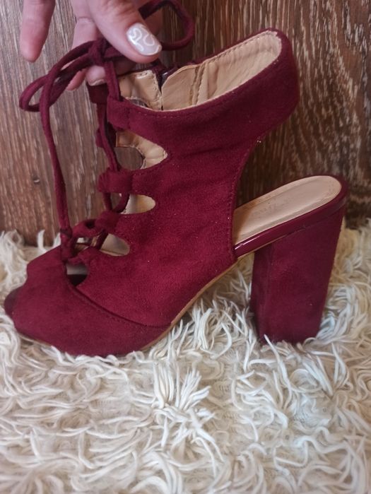 Босоніжки у відмінному стані 35 розміру