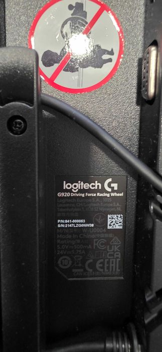 Volante + Pedais Logitech