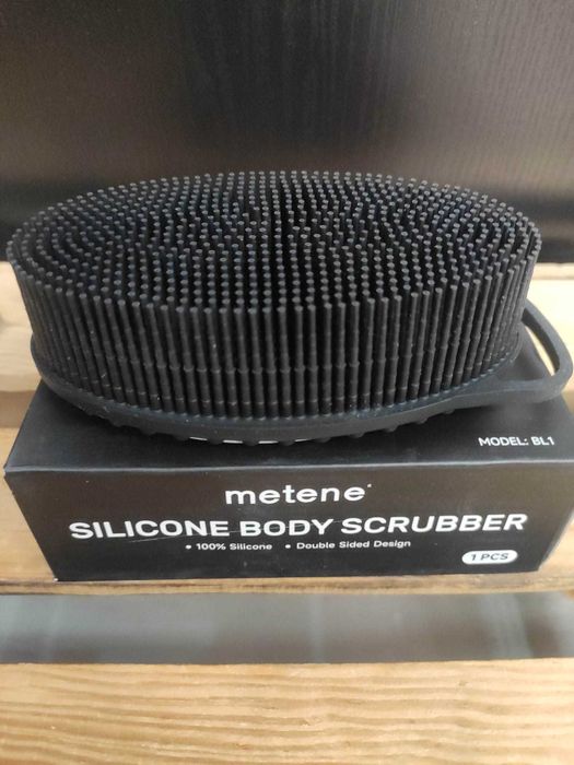 Metene Złuszczający silikonowy peeling do ciała pod prysznic i kąpieli