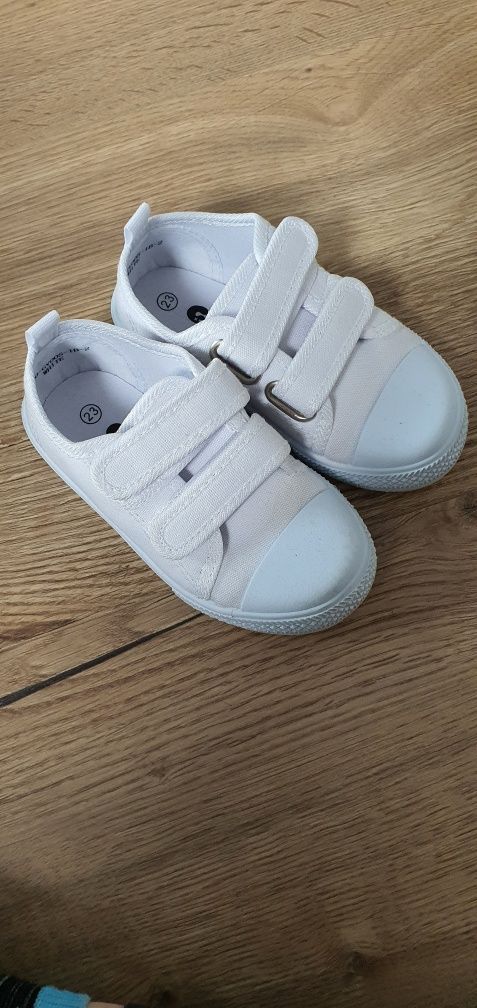 Białe buty trampki 23