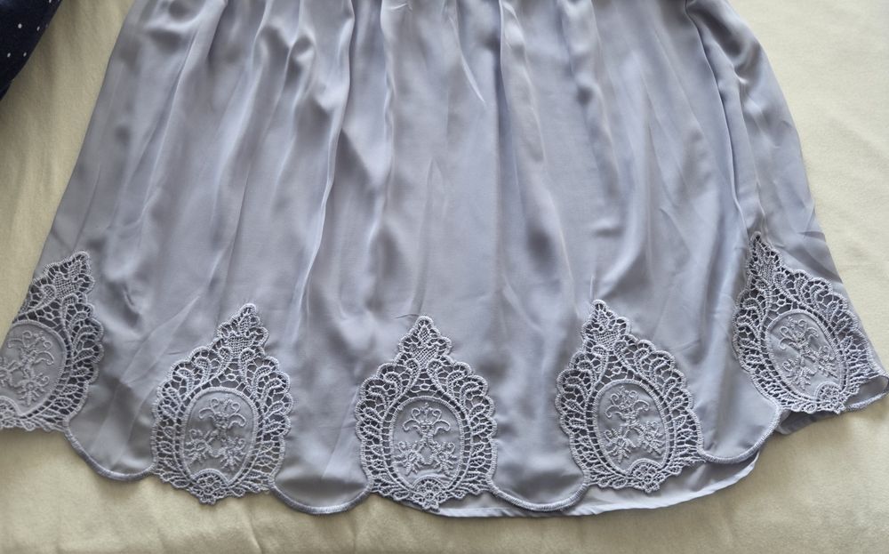 Sukienka rozmiar 44/46 fioletowa hafty