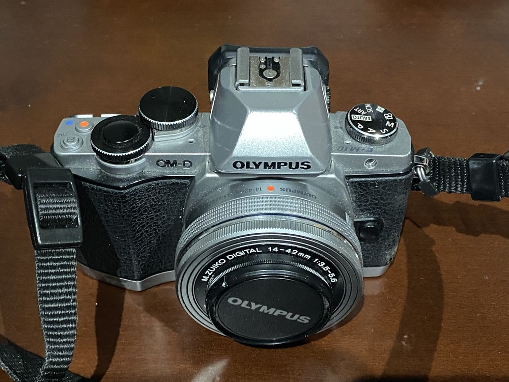 Olympus OM-D. Dygital E-M10. Obiektyw M.ZUKO